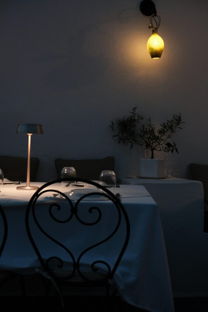 How to Share Personal Details Gracefully on a First Date