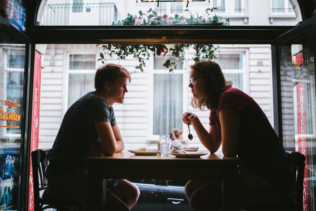 First Date Chat Tips to Spark a Genuine Connection