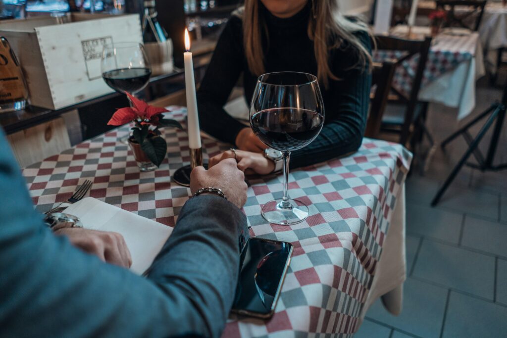 Small Gestures That Leave a Lasting Impression on First Dates