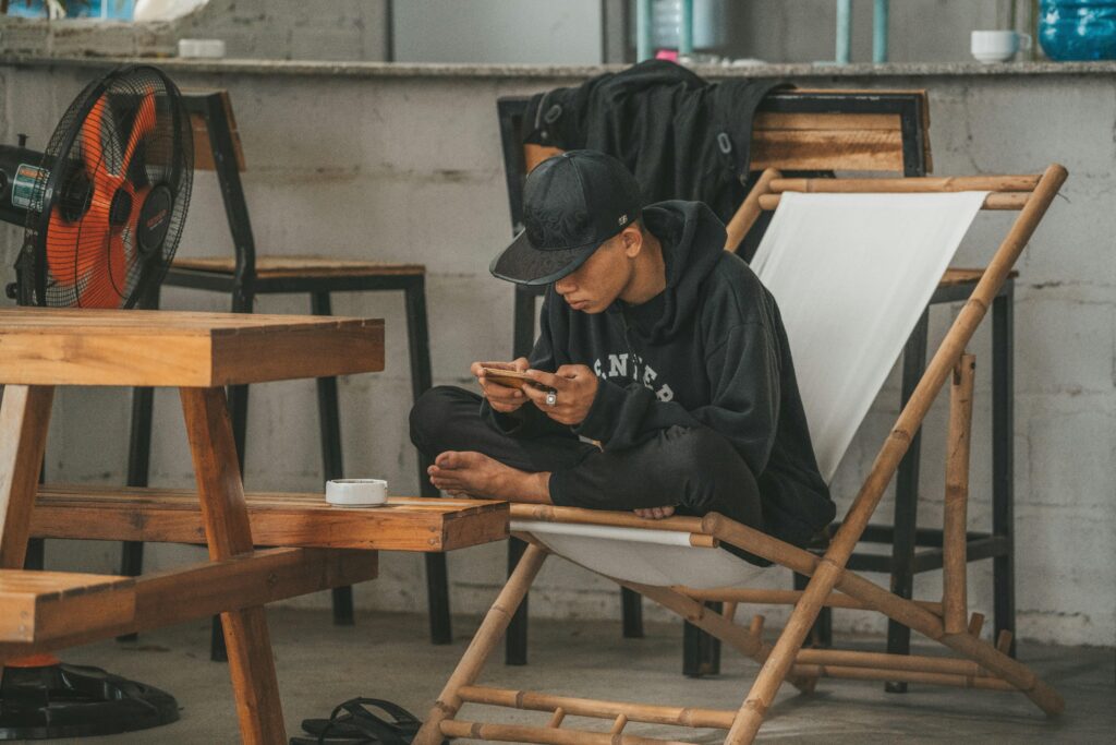 Why Swipe Culture Feels So Addictive and Emotionally Draining