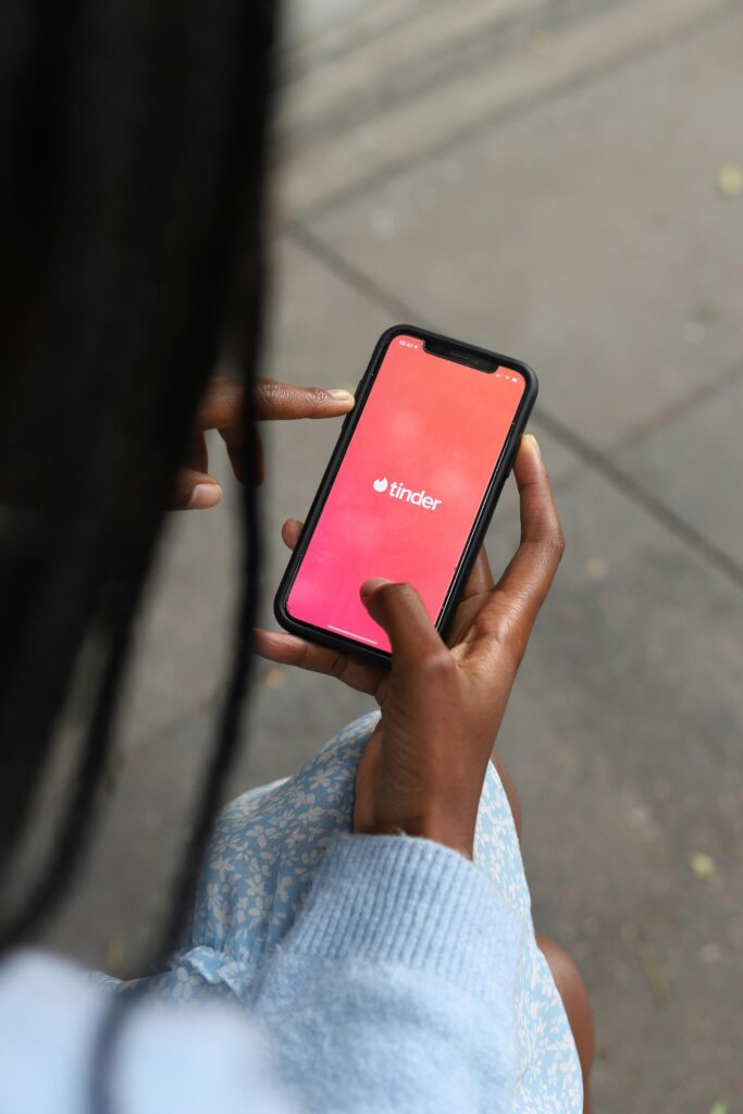 Tinder vs Bumble vs Hinge: Find Your Perfect Dating Match!